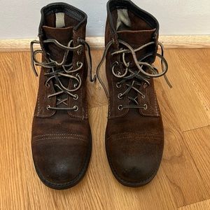 Mens Frye Co. lace up boots, size 8.5, brown suede